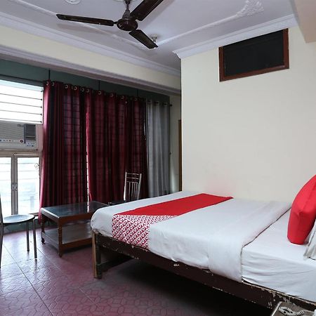 Oyo 39830 Hotel Esquire Meerut Buitenkant foto