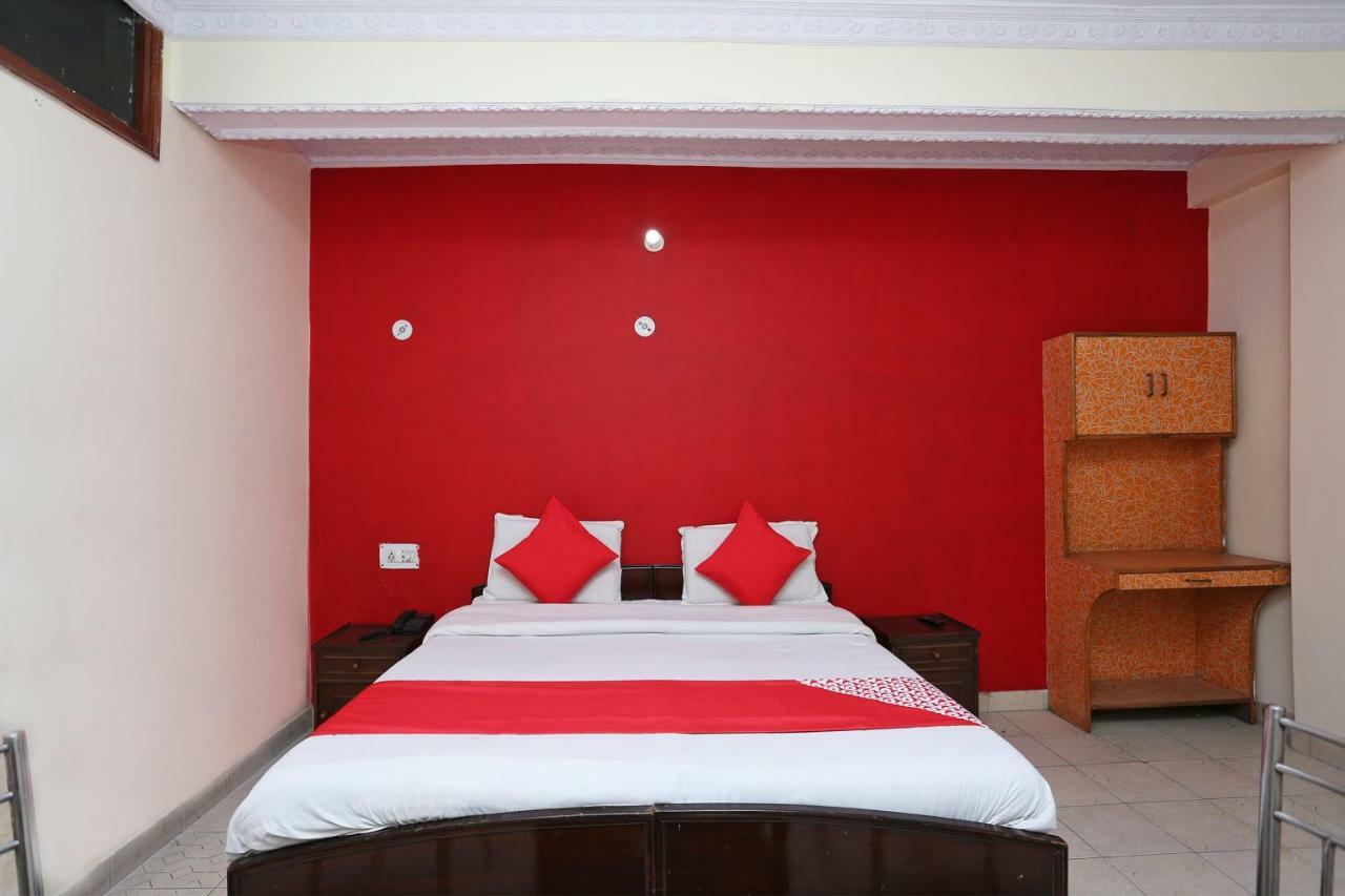 Oyo 39830 Hotel Esquire Meerut Buitenkant foto