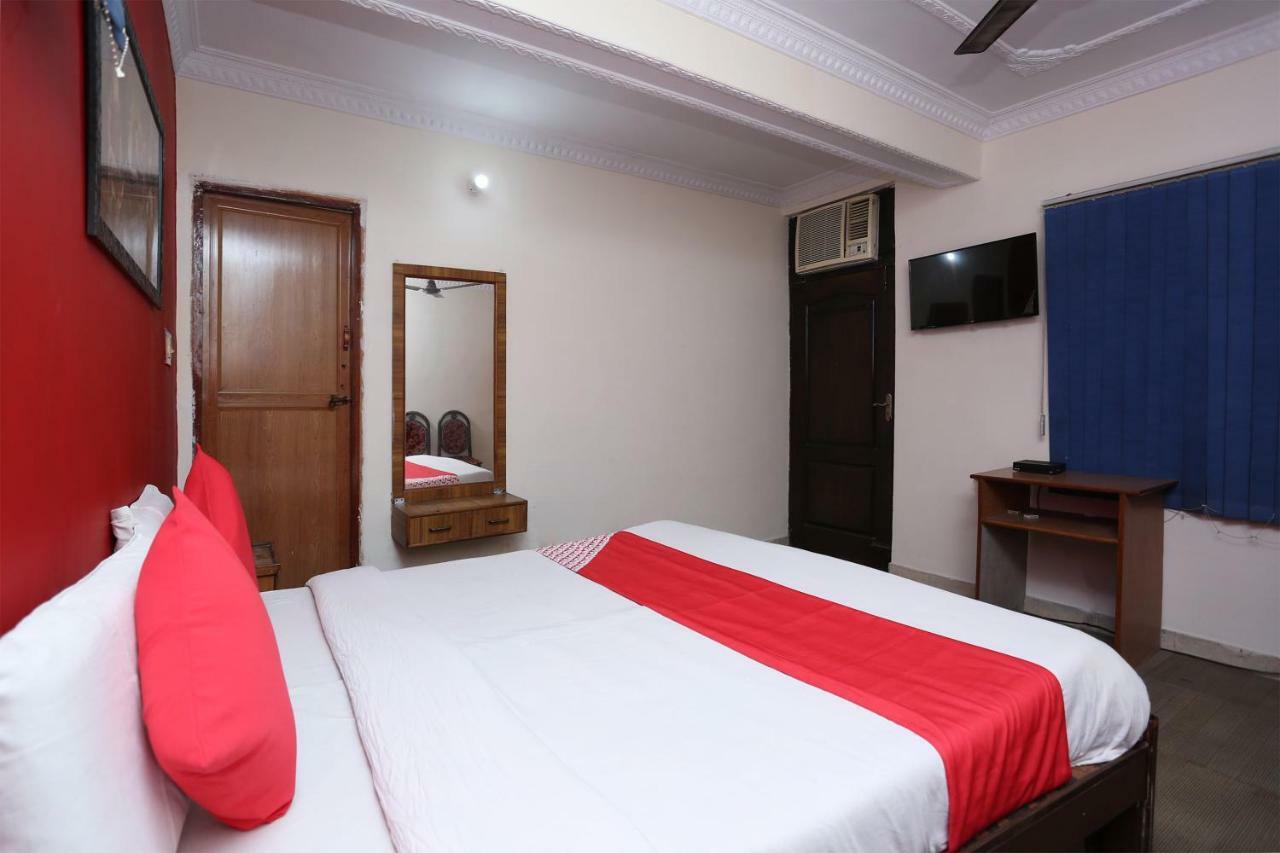 Oyo 39830 Hotel Esquire Meerut Buitenkant foto