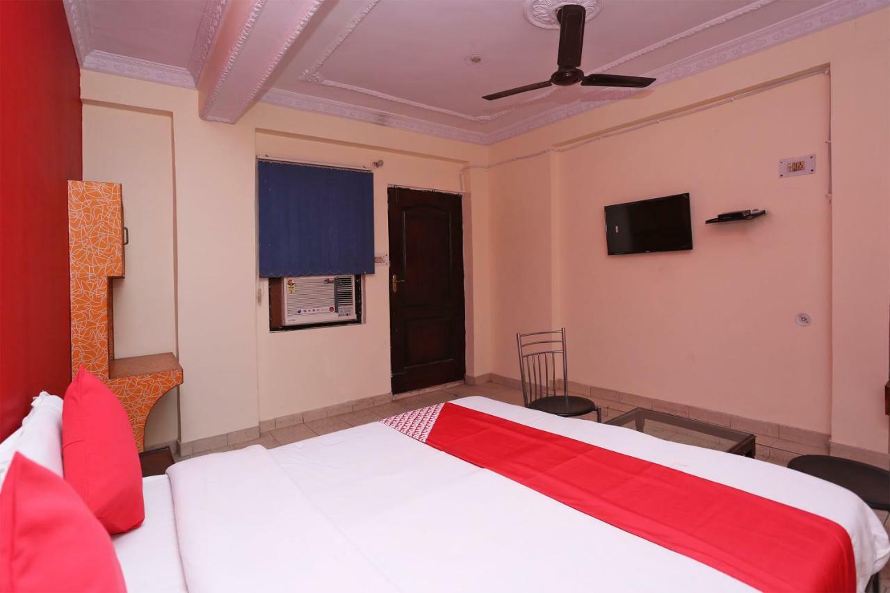 Oyo 39830 Hotel Esquire Meerut Buitenkant foto