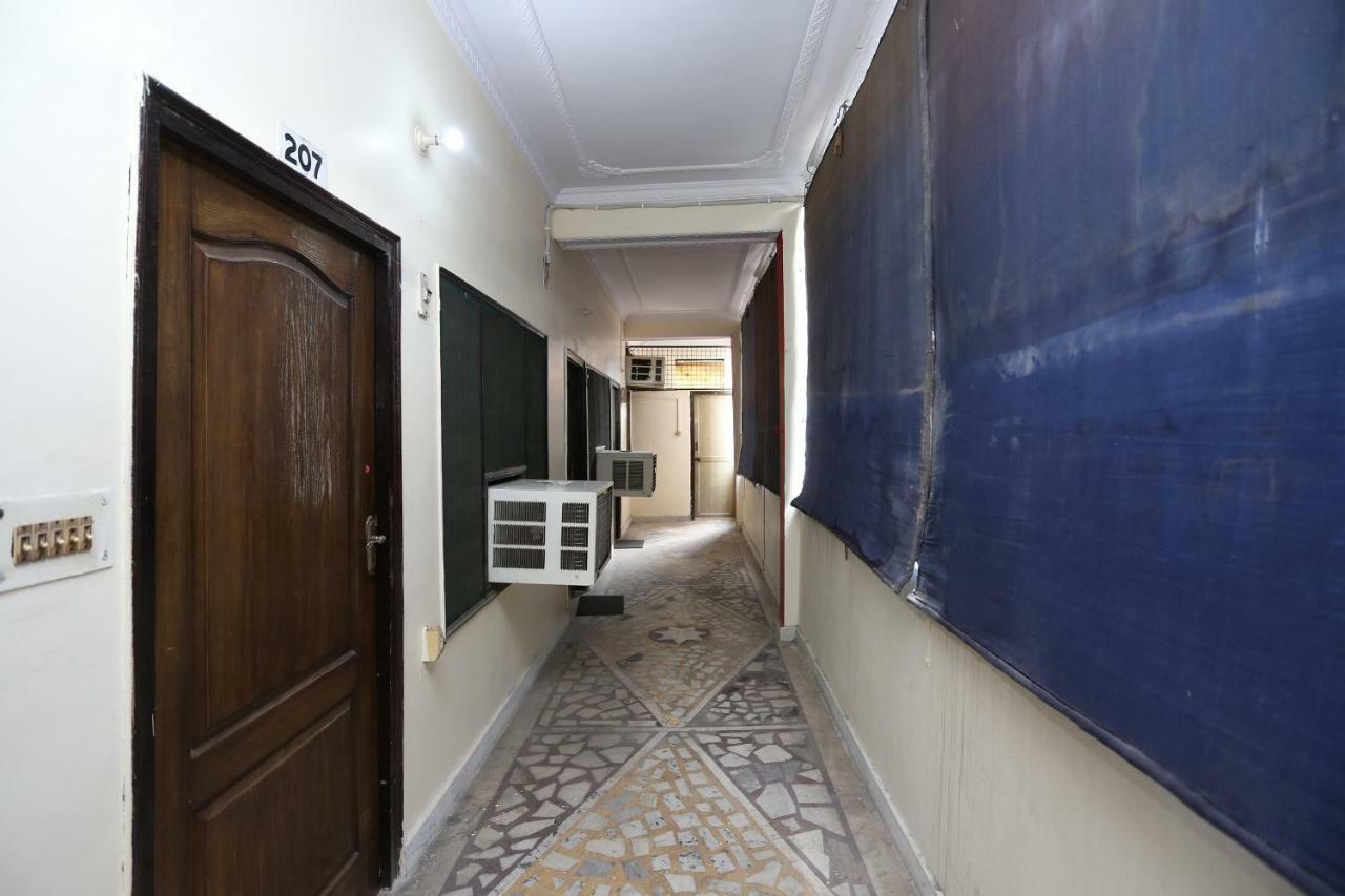 Oyo 39830 Hotel Esquire Meerut Buitenkant foto