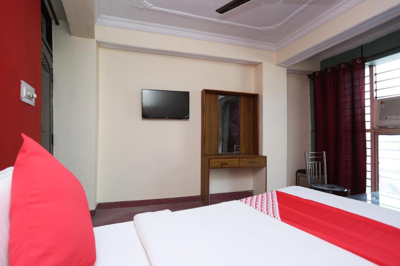 Oyo 39830 Hotel Esquire Meerut Buitenkant foto