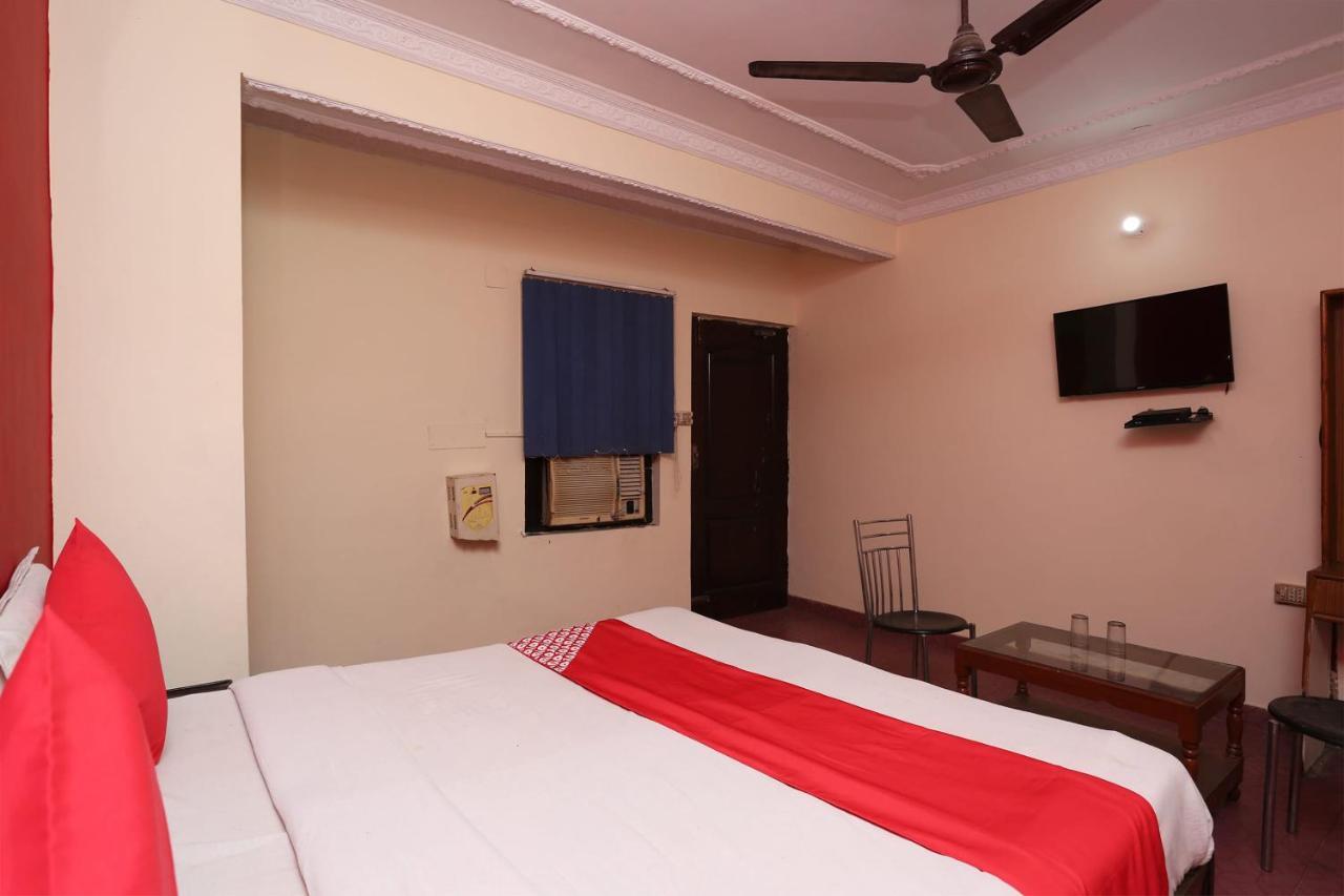 Oyo 39830 Hotel Esquire Meerut Buitenkant foto