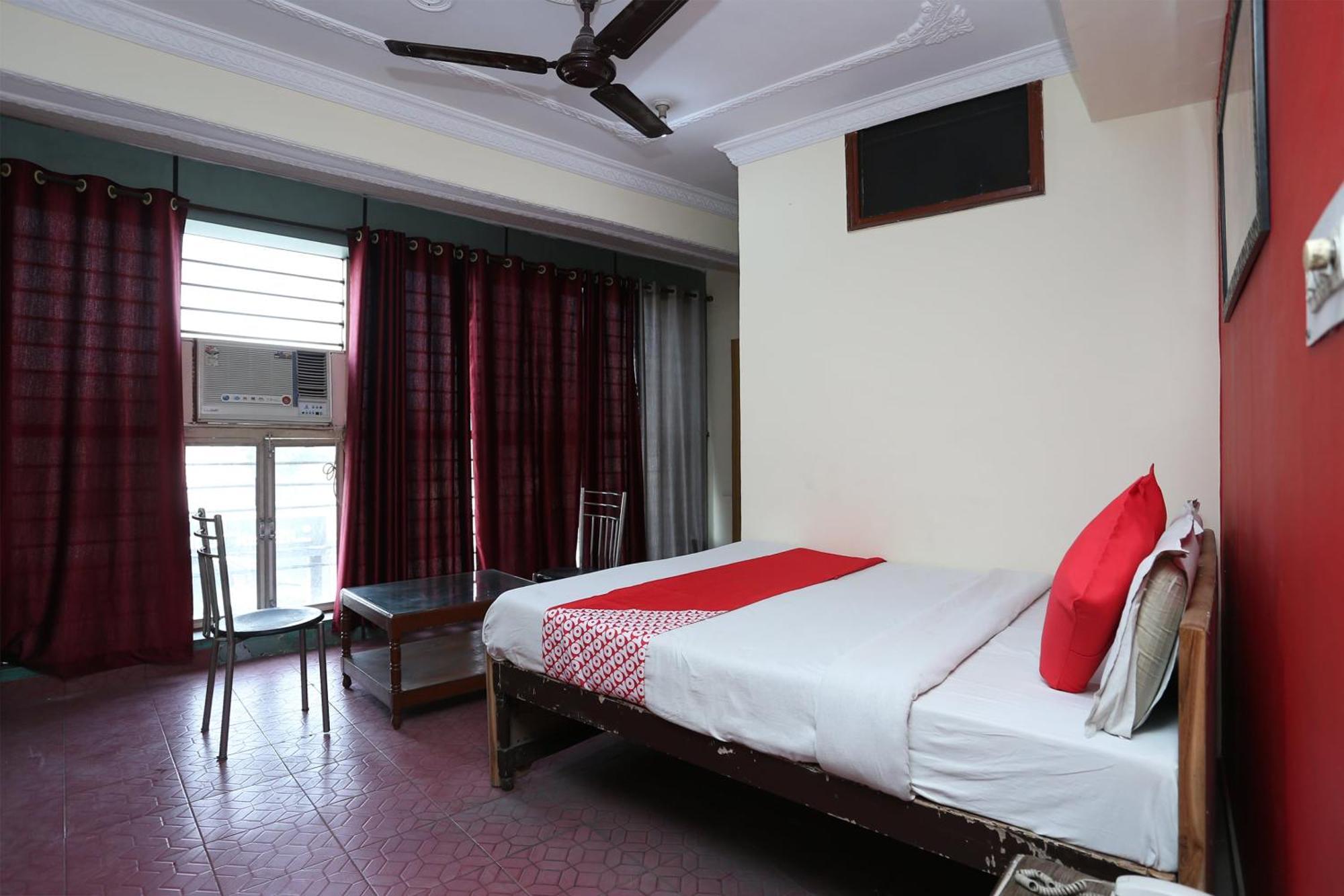 Oyo 39830 Hotel Esquire Meerut Buitenkant foto
